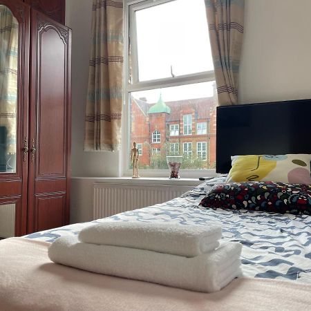 Spacious Family Flat Лондон Екстер'єр фото